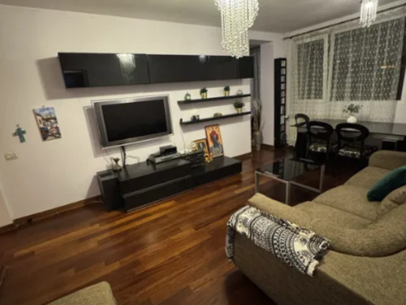 Titan, la 5 minute metrou, pe strada Rotunda, langa parcul IOR