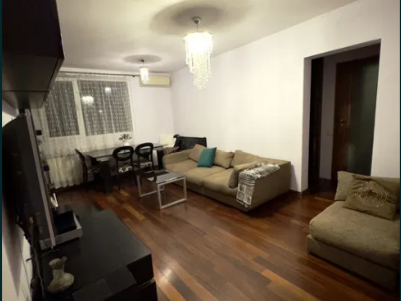 Titan, la 5 minute metrou, pe strada Rotunda, langa parcul IOR