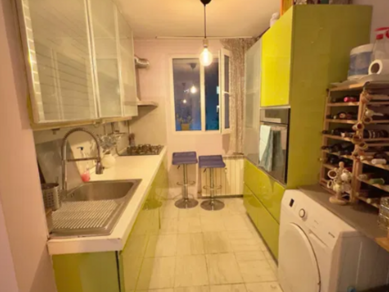 Titan, la 5 minute metrou, pe strada Rotunda, langa parcul IOR